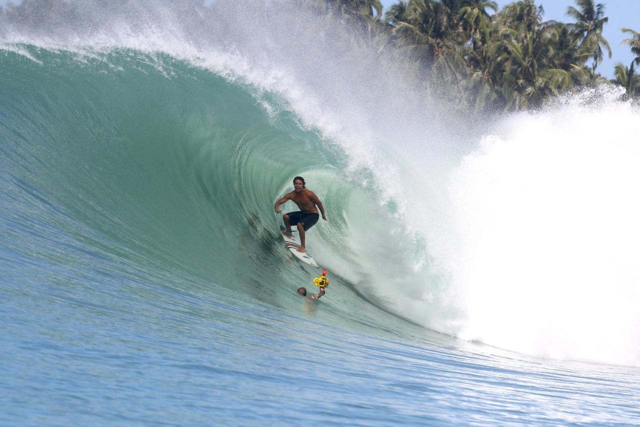 Oseda Nias Surf House Hotel Hilibotodane Exterior photo