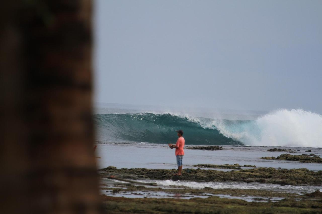 Oseda Nias Surf House Hotel Hilibotodane Exterior photo